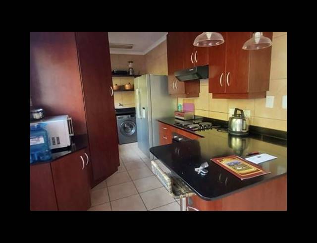 3 BEDROOM TOWNHOUSE FOR SALE IN GLEN MARAIS